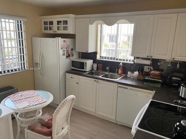 286 Racquet Club Rd 201, Weston FL 33326