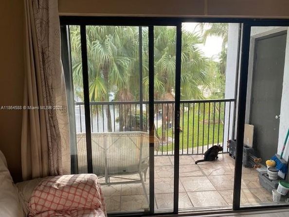 286 Racquet Club Rd 201, Weston FL 33326