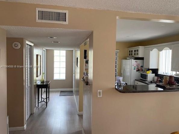 286 Racquet Club Rd 201, Weston FL 33326