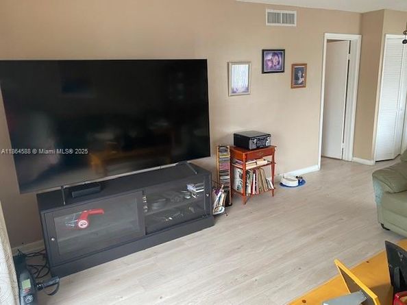286 Racquet Club Rd 201, Weston FL 33326