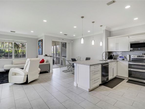 6047 Seminole Gardens Cir, Riviera Beach FL 33418