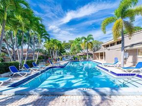 402 St Andrews Rd 55, Hollywood FL 33021