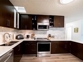 402 St Andrews Rd 55, Hollywood FL 33021