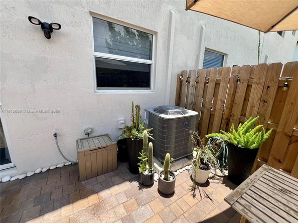 12254 NW 24th Pl, Miami FL 33167
