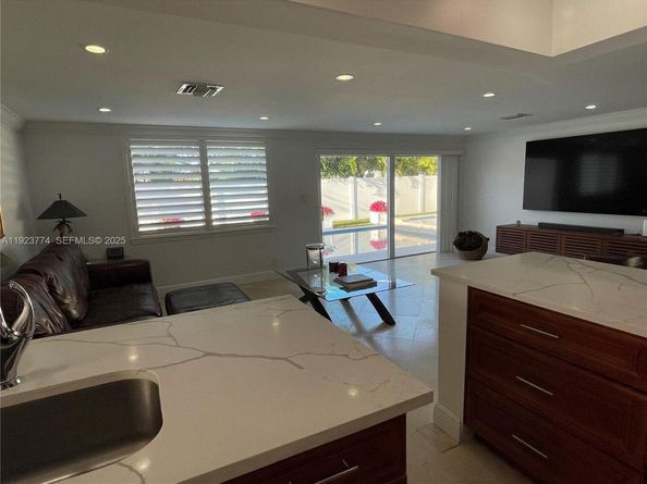 6611 NE 21st Ln, Fort Lauderdale FL 33308