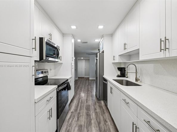 2897 NE 12th Ave, Pompano Beach FL 33064