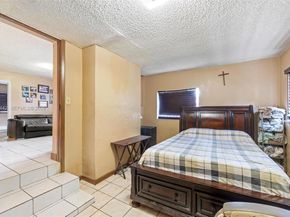 6223 NW Miami Pl, Miami FL 33150