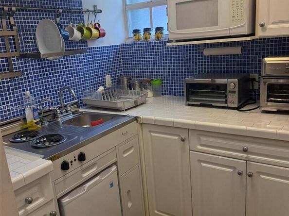 401 Warren Ln, Key Biscayne FL 33149