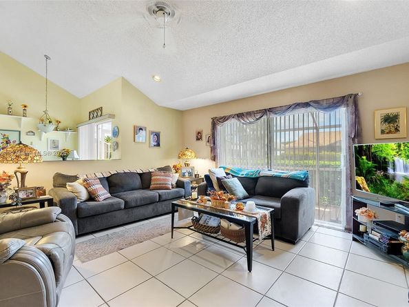 7336 NW 61st Ter, Parkland FL 33067