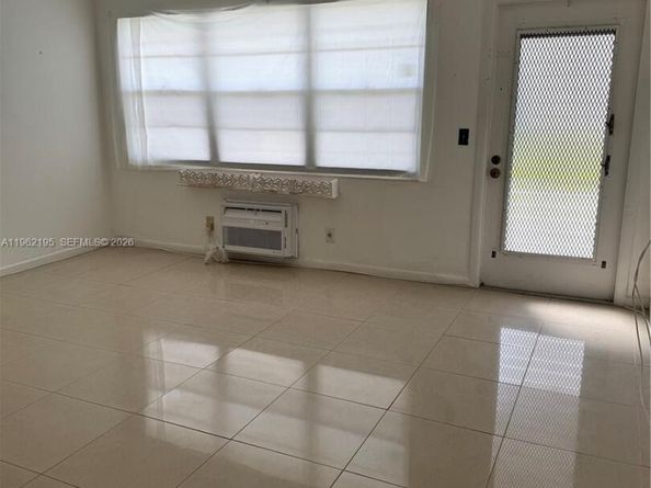 162 Westbury J 162, Deerfield Beach FL 33442