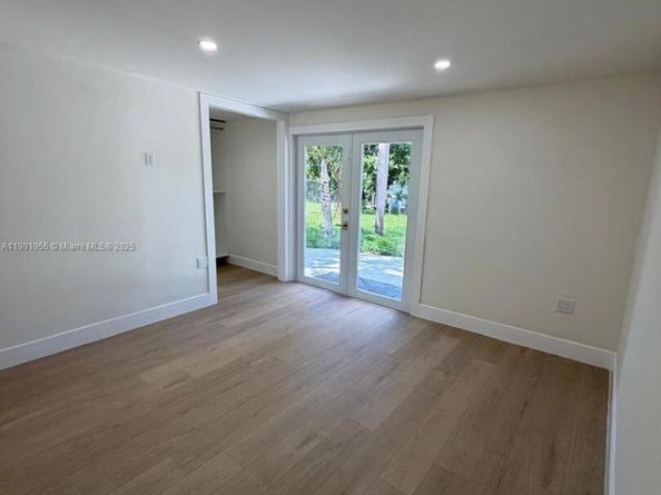 261 NW 144th St, Miami FL 33168