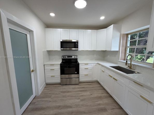 261 NW 144th St, Miami FL 33168