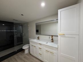 261 NW 144th St, Miami FL 33168