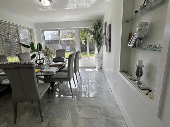 5710 Douglas St, Hollywood FL 33021