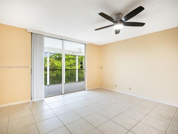 260 NW 76th Ave 404, Margate FL 33063