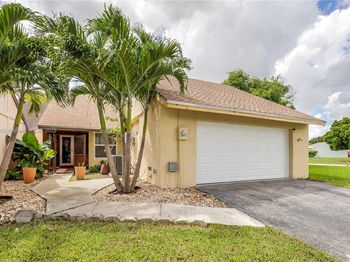 1467 Martin Ct