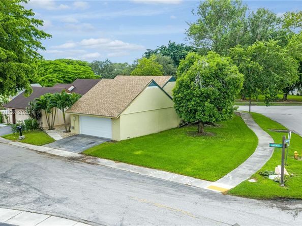 1467 Martin Ct, Homestead FL 33035