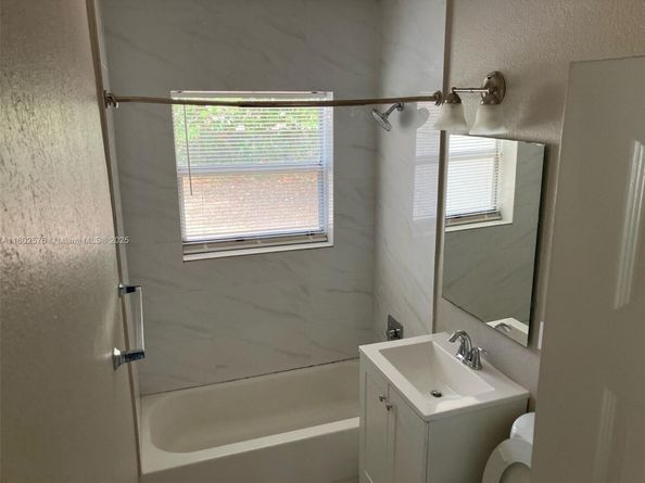 3271 Auburn Blvd, Fort Lauderdale FL 33312