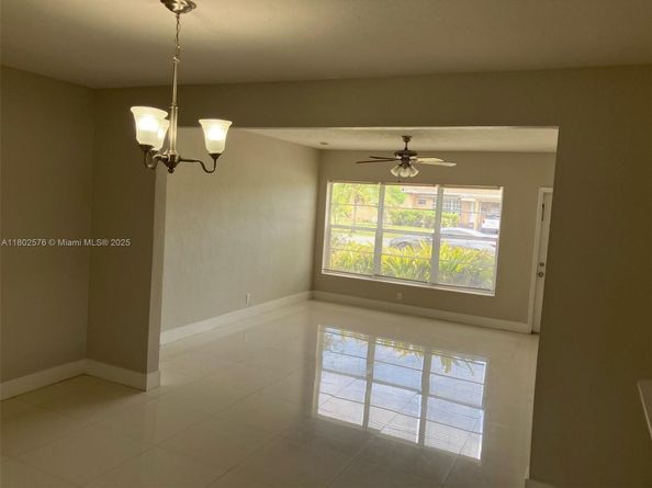 3271 Auburn Blvd, Fort Lauderdale FL 33312