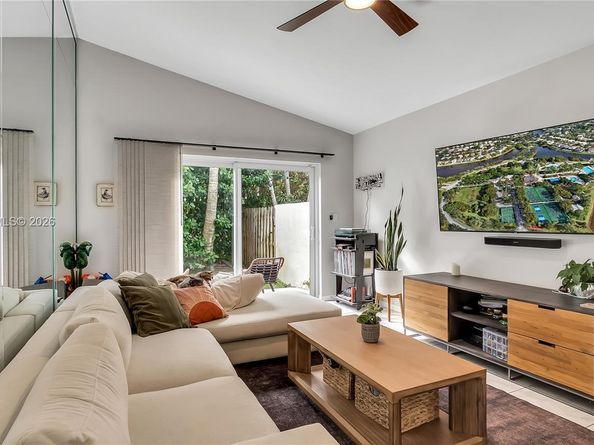 17080 NW 10th St, Pembroke Pines FL 33028