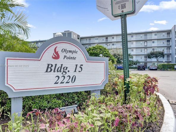 2220 N Cypress Bend Dr 310, Pompano Beach FL 33069