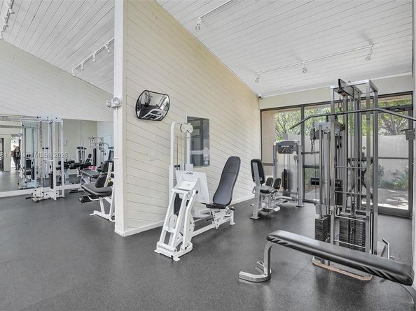 2220 N Cypress Bend Dr 310, Pompano Beach FL 33069