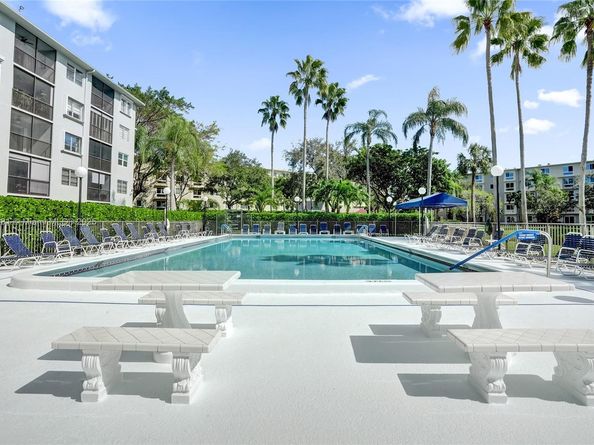 2220 N Cypress Bend Dr 310, Pompano Beach FL 33069