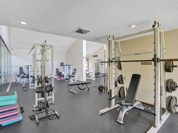 2220 N Cypress Bend Dr 310, Pompano Beach FL 33069