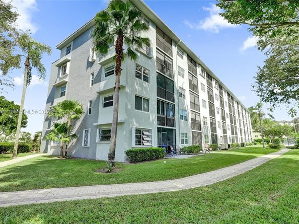 2220 N Cypress Bend Dr 310, Pompano Beach FL 33069