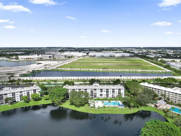 2220 N Cypress Bend Dr 310, Pompano Beach FL 33069