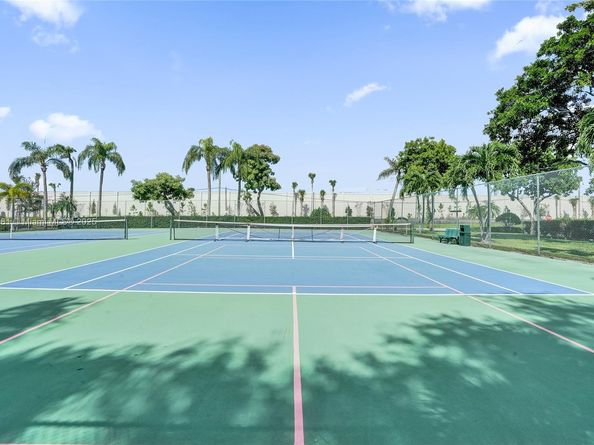 2220 N Cypress Bend Dr 310, Pompano Beach FL 33069