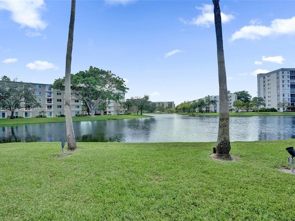 2220 N Cypress Bend Dr 310, Pompano Beach FL 33069