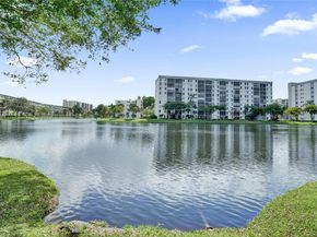 2220 N Cypress Bend Dr 310, Pompano Beach FL 33069