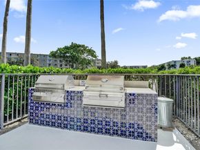 2220 N Cypress Bend Dr 310, Pompano Beach FL 33069