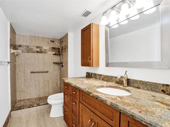 2220 N Cypress Bend Dr 310, Pompano Beach FL 33069