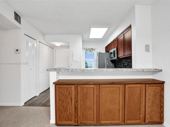 2220 N Cypress Bend Dr 310, Pompano Beach FL 33069