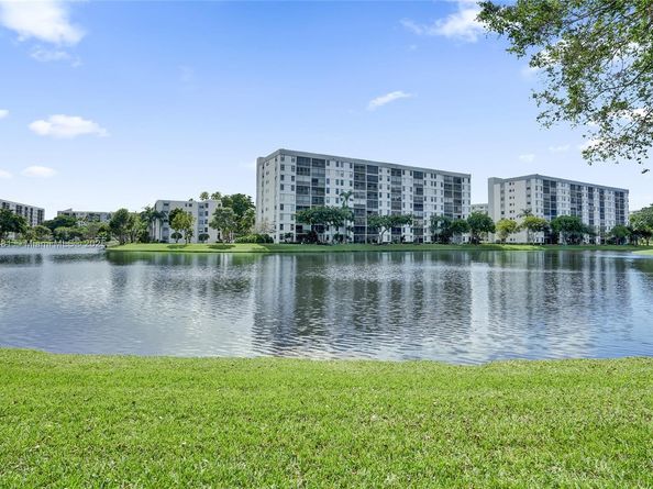 2220 N Cypress Bend Dr 310, Pompano Beach FL 33069