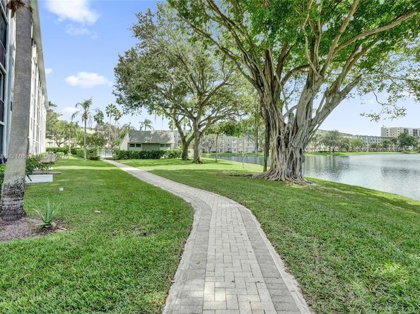 2220 N Cypress Bend Dr 310, Pompano Beach FL 33069