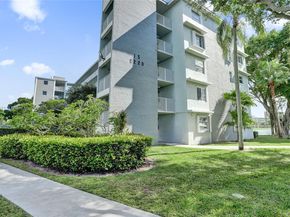 2220 N Cypress Bend Dr 310, Pompano Beach FL 33069