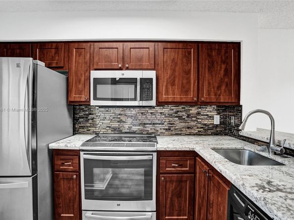 2220 N Cypress Bend Dr 310, Pompano Beach FL 33069