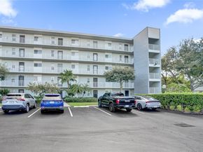 2220 N Cypress Bend Dr 310, Pompano Beach FL 33069