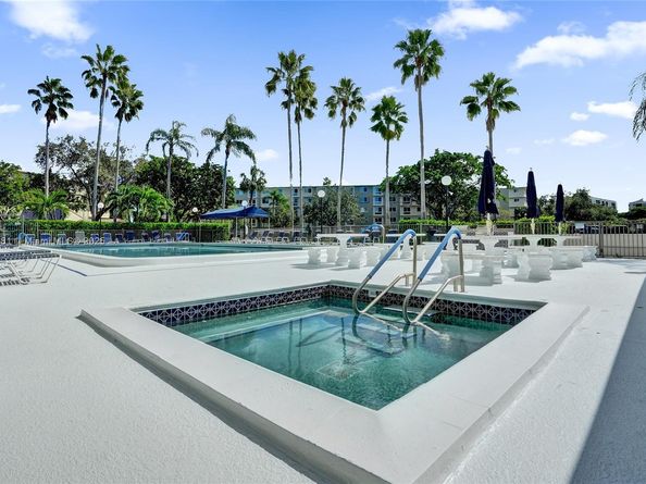 2220 N Cypress Bend Dr 310, Pompano Beach FL 33069