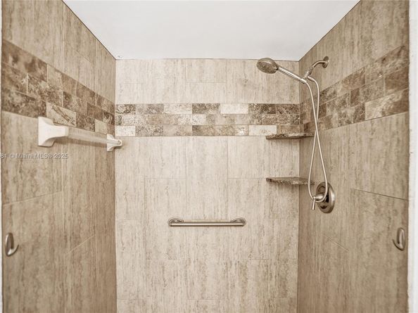 2220 N Cypress Bend Dr 310, Pompano Beach FL 33069