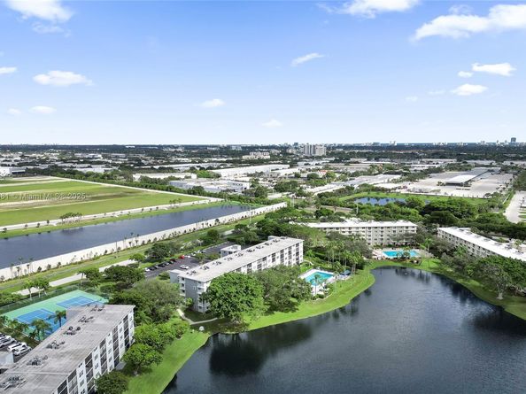 2220 N Cypress Bend Dr 310, Pompano Beach FL 33069