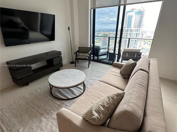 159 NE 6th St PH5013, Miami FL 33132