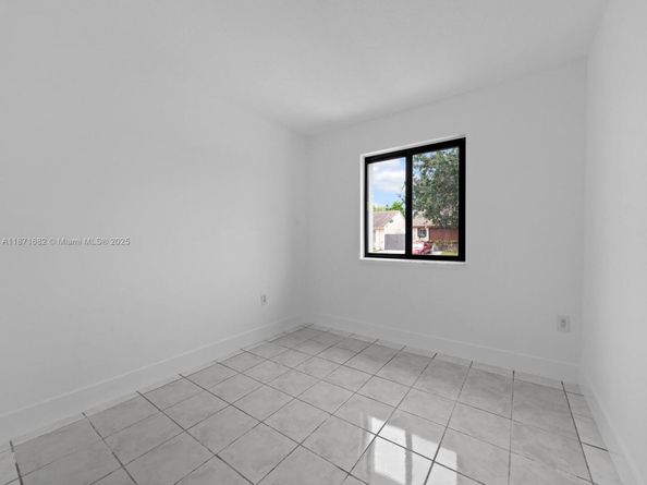 21003 SW 124th Ave Rd, Miami FL 33177