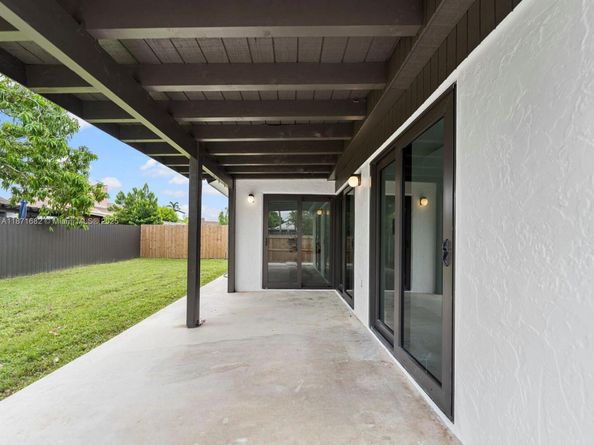 21003 SW 124th Ave Rd, Miami FL 33177