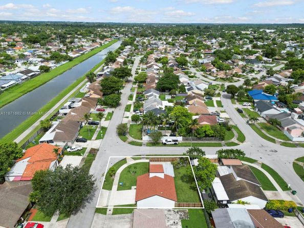 21003 SW 124th Ave Rd, Miami FL 33177