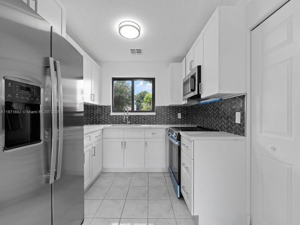 21003 SW 124th Ave Rd, Miami FL 33177