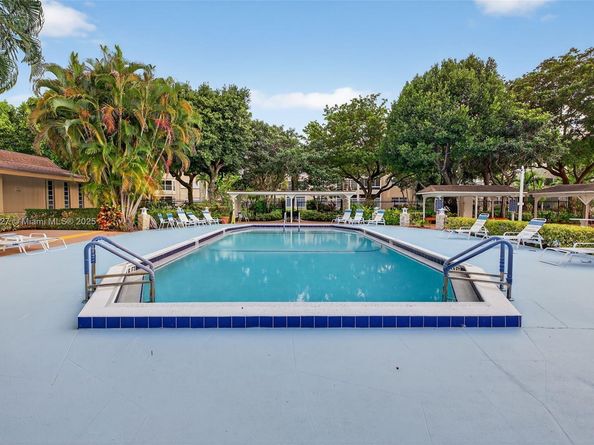5001 NW 34th St 304, Lauderdale Lakes FL 33319